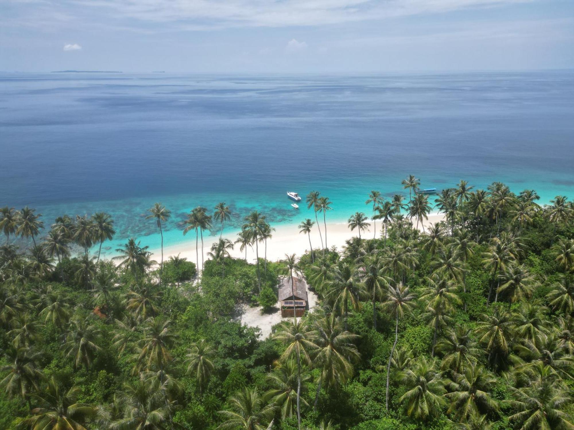 Pinang Island - Private Island Sea View Bungalows Singkil  Exterior photo